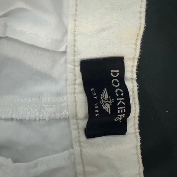 White Casual Shorts DOCKERS brand size 32 - Picture 2 of 4